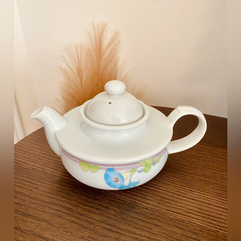 The Toscany Collection White Floral Teapot, Japan